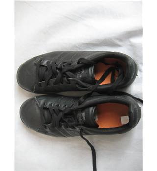 lonsdale black leather trainers