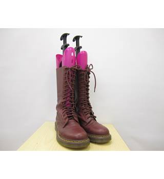 dr martens 14 hole cherry red