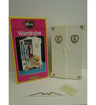 sindy wardrobe