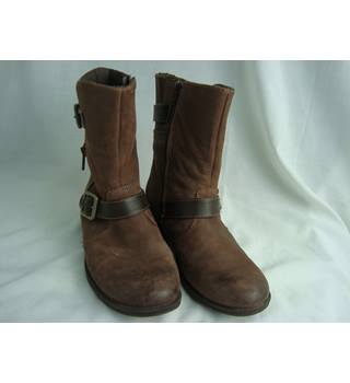 earth spirit boots size 5