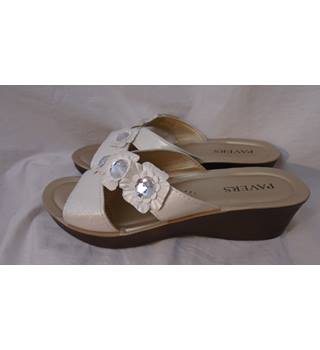 pavers diamante wedges