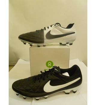 nike football boots size 14