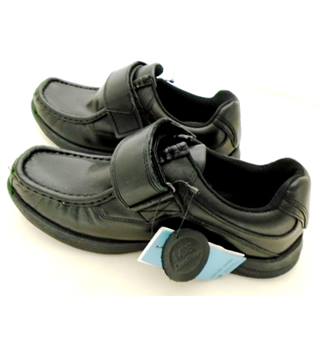 Size: 4 - Black - Boys Shoes | Oxfam GB 