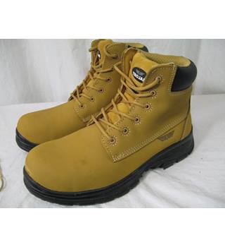 arco trojan boots