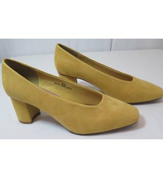 Yellow - Court shoes | Oxfam GB 