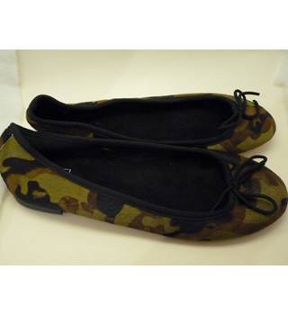 gap flat shoes