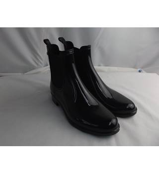 chelsea boots size 5