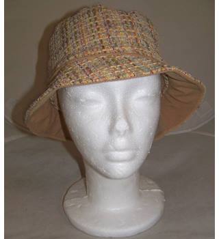 liz claiborne hats