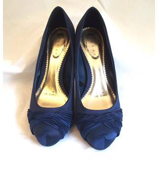 debut navy shoes