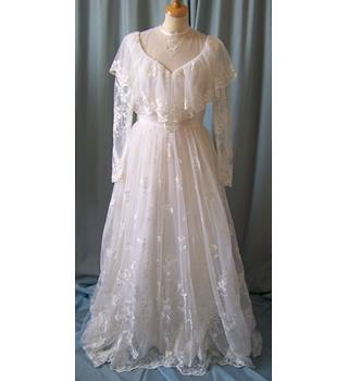 Pronuptia Size 14 vintage white wedding  dress  Oxfam  