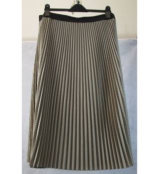 New elastic waist pressed pleat skirt M&S Marks & Spencer - Size: 22 ...