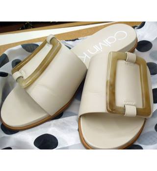 size 5 slip on shoes