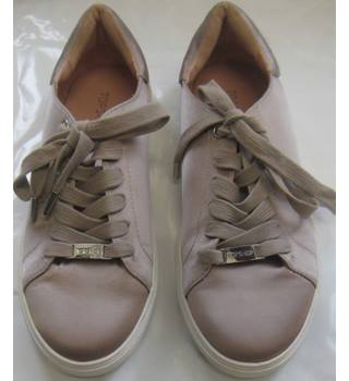 topshop shoes champagne sneakers beige satin deck oxfam