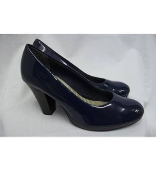 clarks patent court shoes