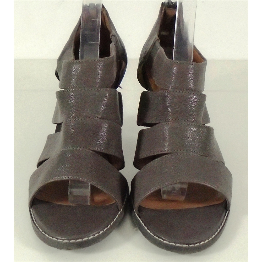 Footglove, size 4.5 grey leather sandals | Oxfam GB | Oxfam’s Online Shop