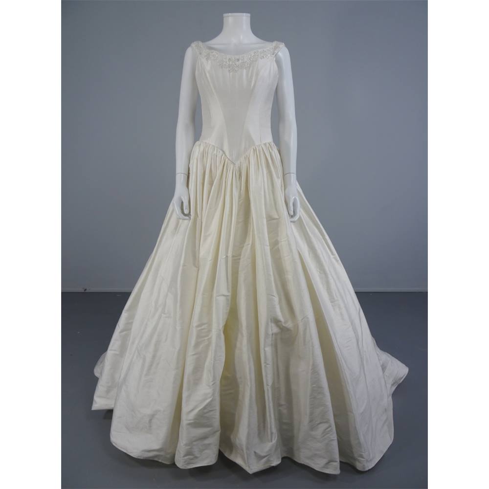 Dizzie Lizzie Ivory Princess Style Size 10 Wedding  Dress  