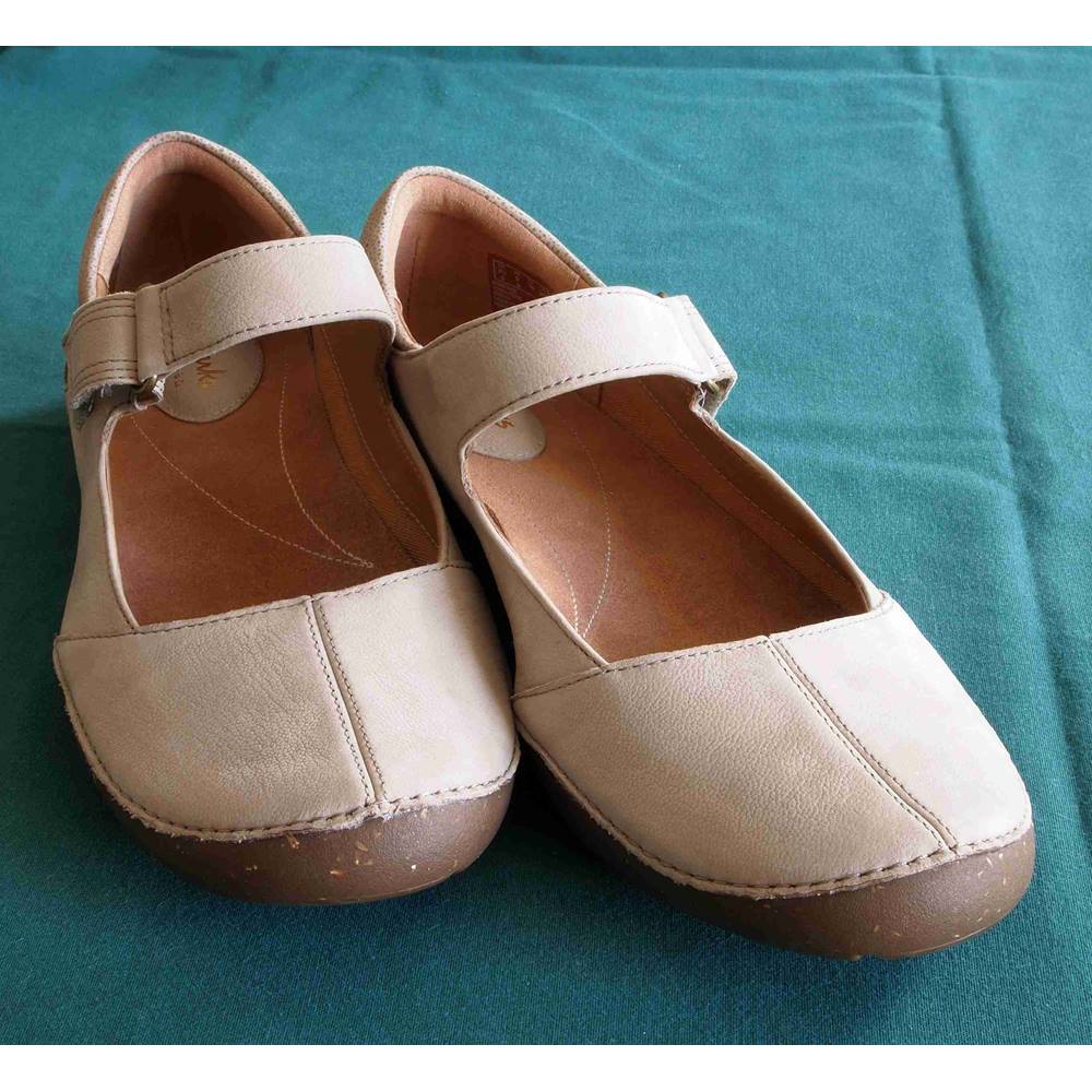 Clarks nubuck shoes Clarks - Size: 6.5 - Cream | Oxfam GB | Oxfam’s ...