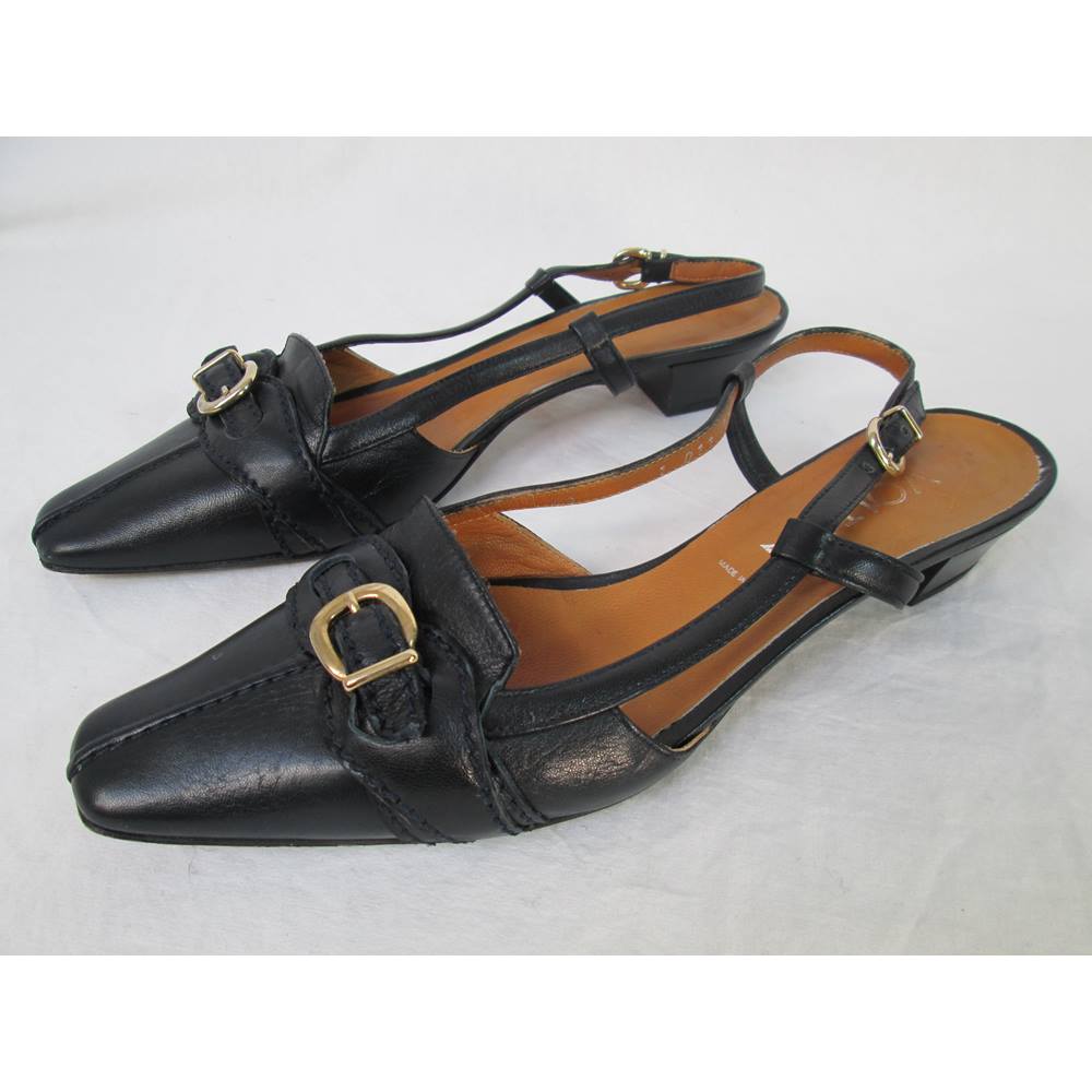 Voltan size Euro 39 - UK 8 - blue leather slingback shoes. Kitten heels ...