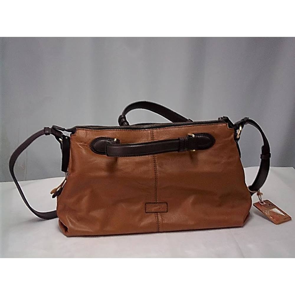 Bnwt Mantaray Brown Leather Medium Shoulder Bag Oxfam Gb S Bnwt Mantaray Brown Leather Medium Shoulder Bag Loading Zoom