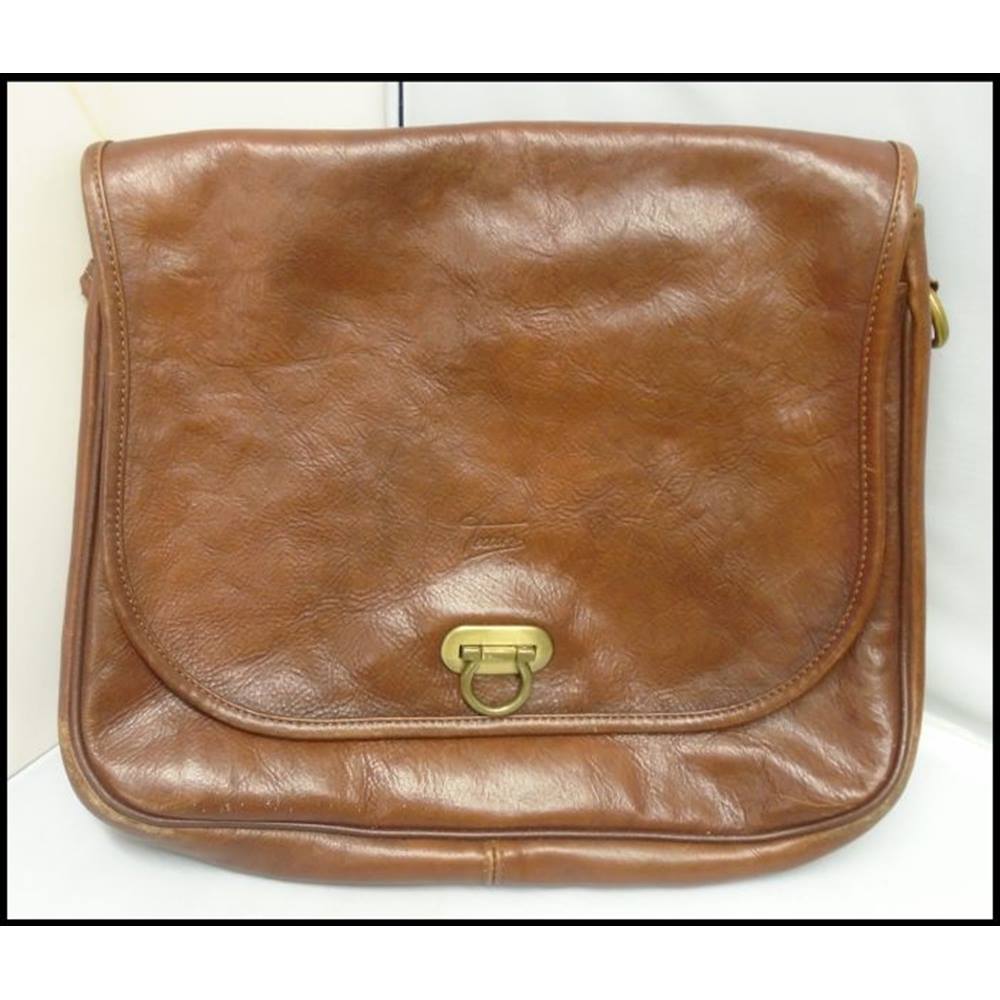Texier Size M Brown Messenger Bag Oxfam Gb S Online Texier Size M Brown Messenger Bag Loading Zoom