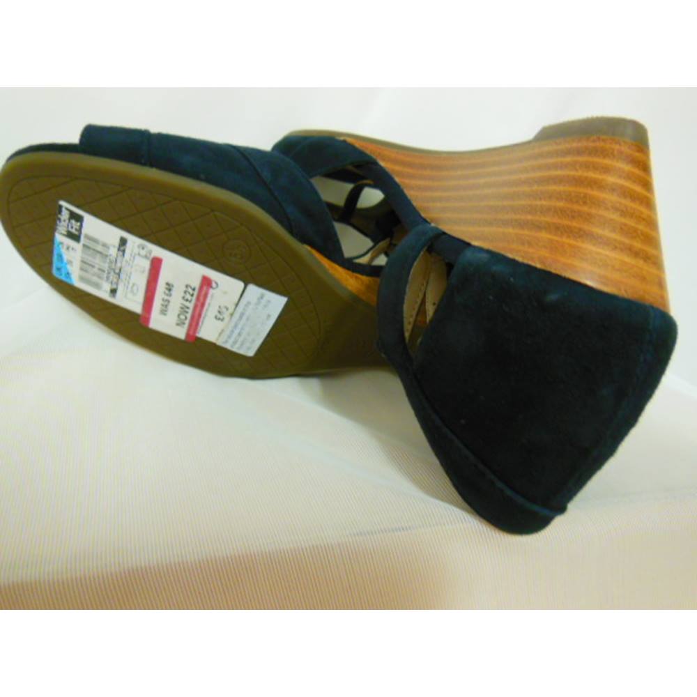 flat black shoes marks and spencer