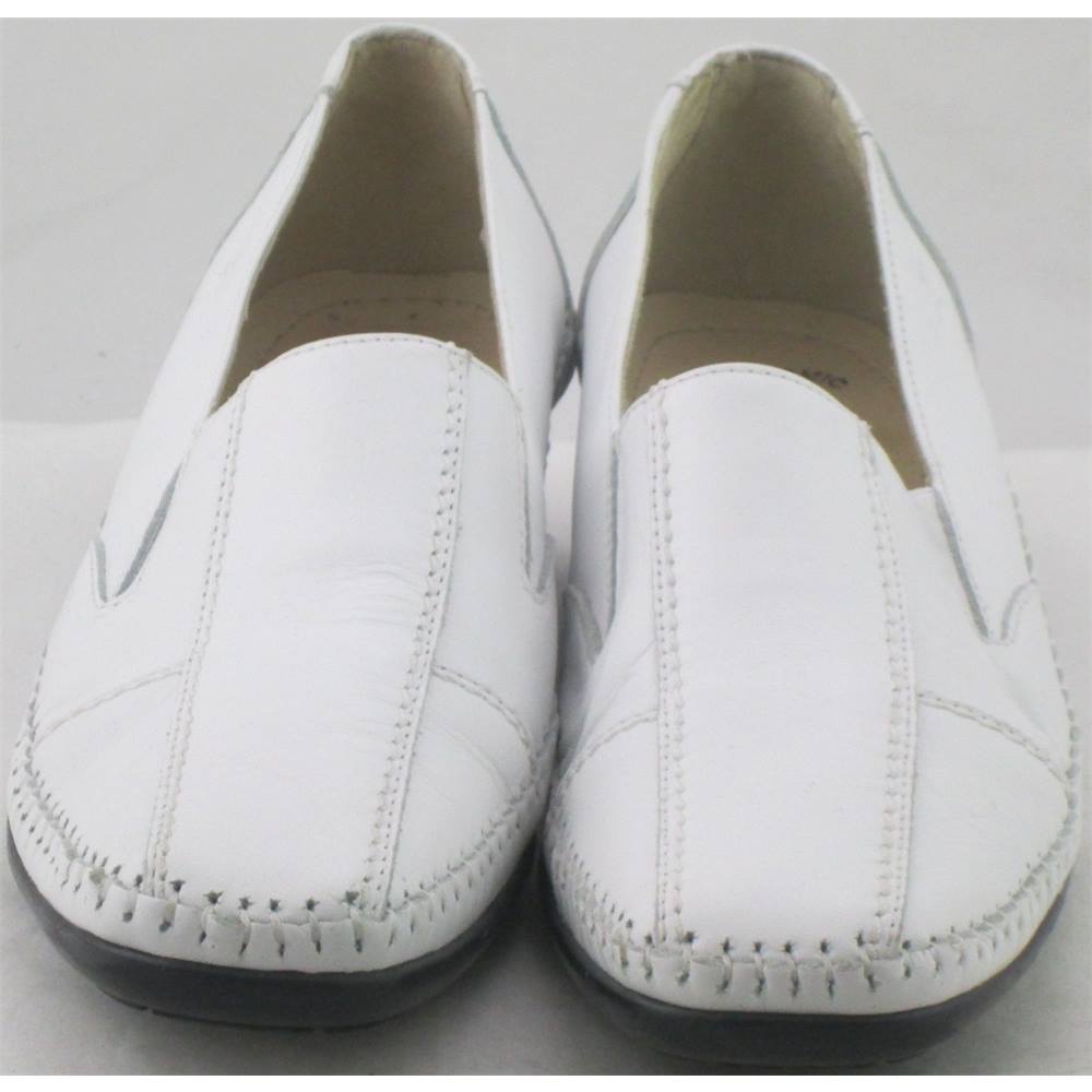 Fly Flot, size 6.5/40 white leather slip on shoes | Oxfam GB | Oxfam’s ...
