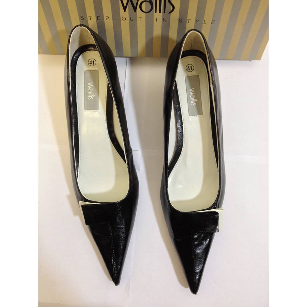 Wallis size 8 Black Real Leather Pointed Toe Shoes Wallis - Size: 8 ...
