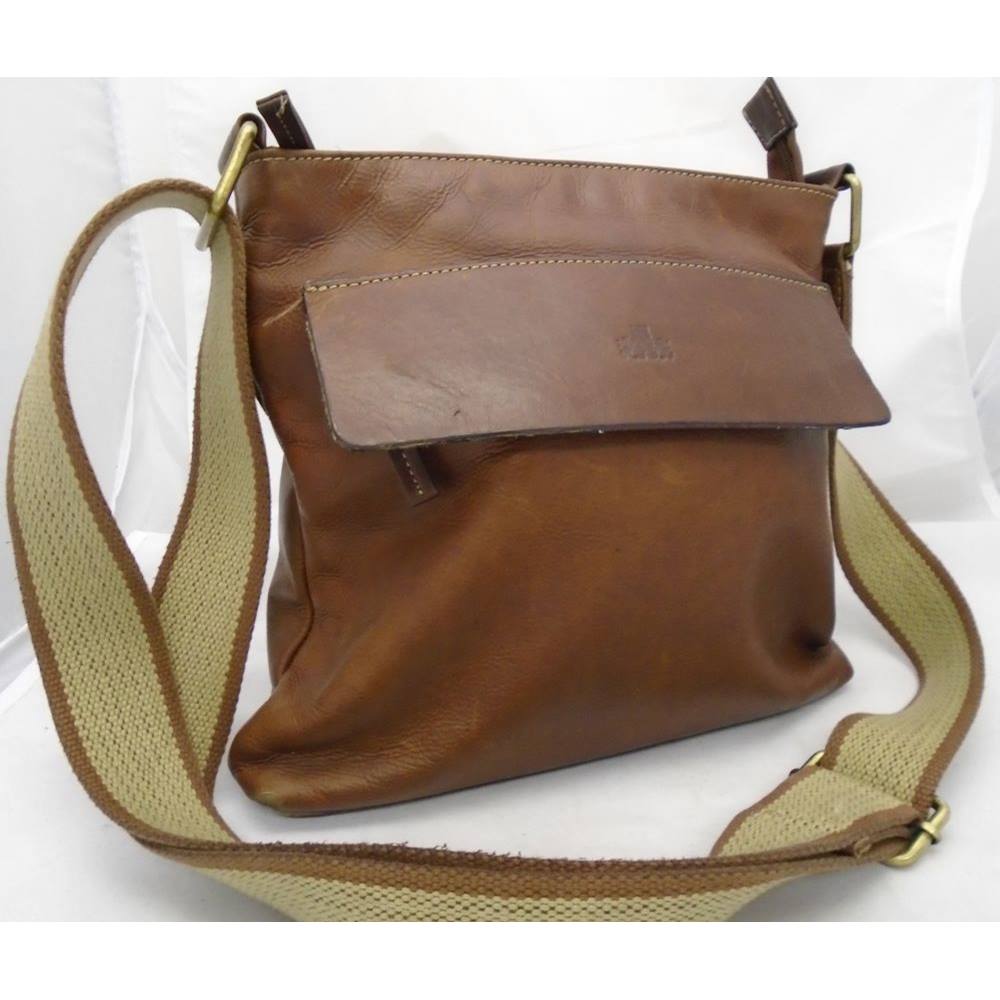 Rowallan Chestnut Brown Leather Cross Body Bag Oxfam Gb Rowallan Chestnut Brown Leather Cross Body Bag Loading Zoom