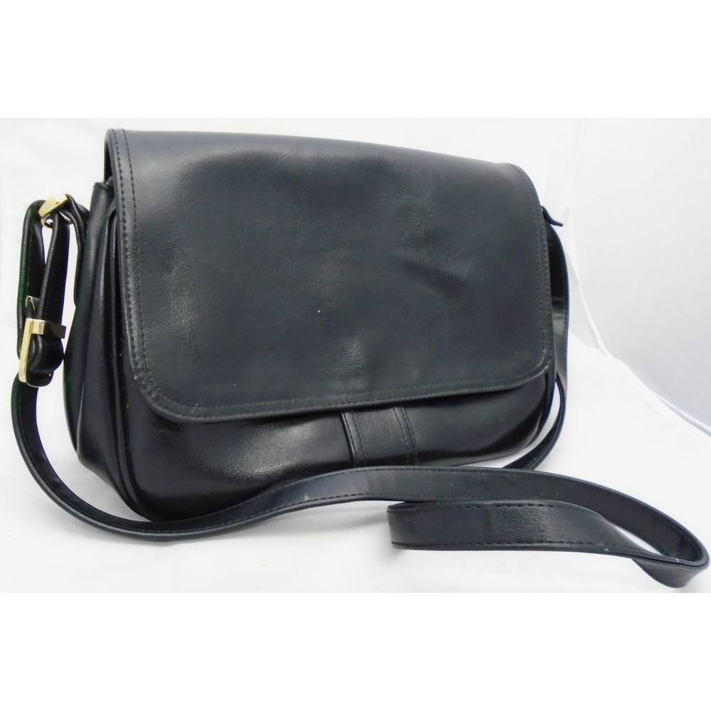 Jane Shilton Sw6 Black Leather Cross Body Flap Over Jane Shilton Sw6 Black Leather Cross Body Flap Over Handbag Loading Zoom