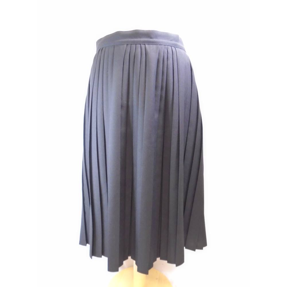 M&S Marks & Spencer - Size: 16 - Black - Pleated skirt | Oxfam GB ...