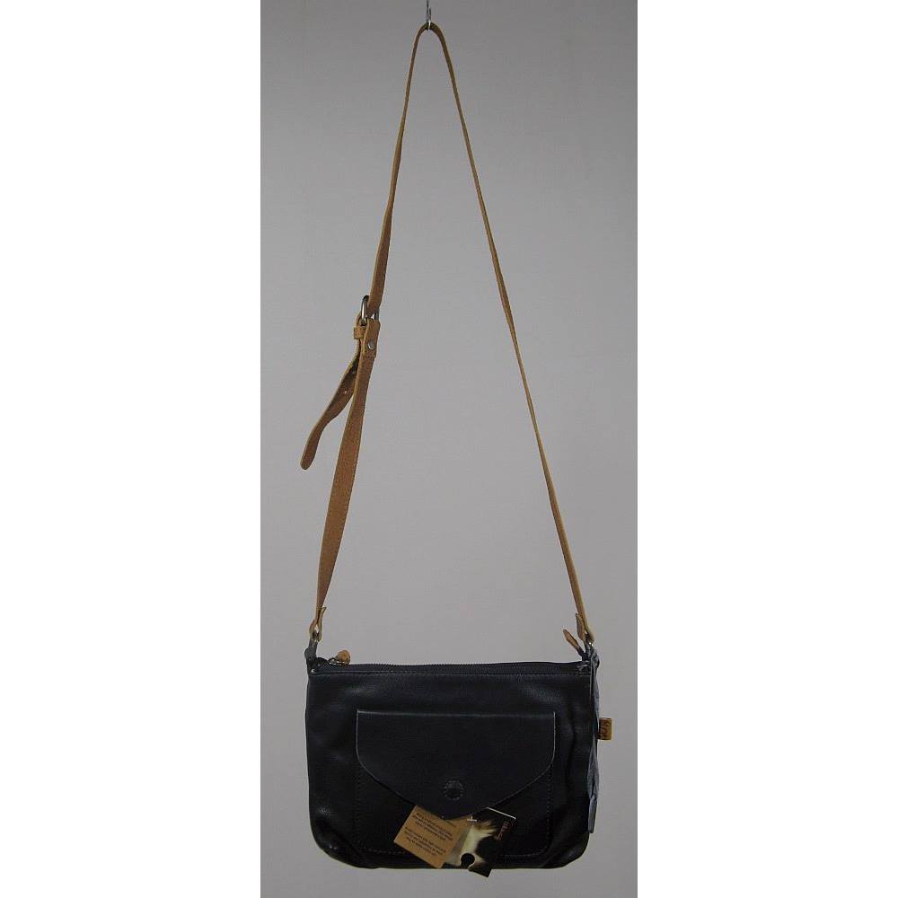 Bnwt White Stuff Navy Leather Crossbody Bag Oxfam Gb S Bnwt White Stuff Navy Leather Crossbody Bag Loading Zoom