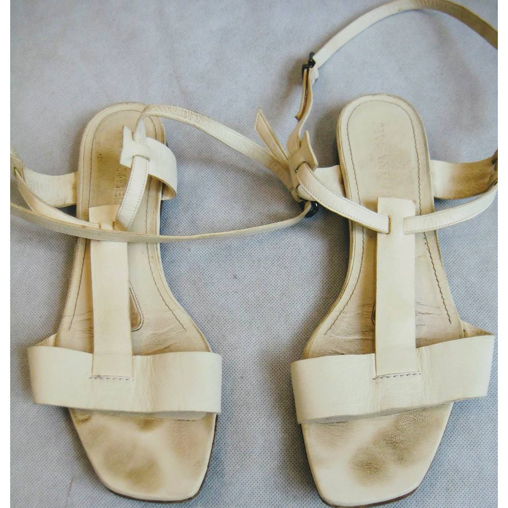Jil Sander white flat ankle strap sandals size 40 Jil Sander - Size: 7 ...