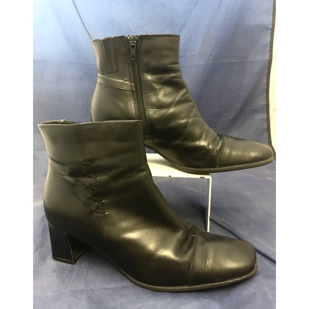 Clarks Black Leather Ankle Boots with Block Kitten Heel | Oxfam GB ...