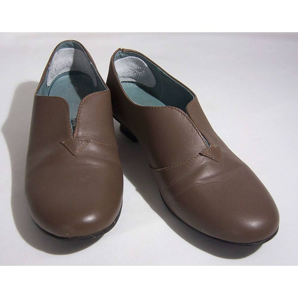 Gudrun Sjoden - Size: 6 - Dark Taupe Slip-on shoes | Oxfam GB | Oxfam’s ...