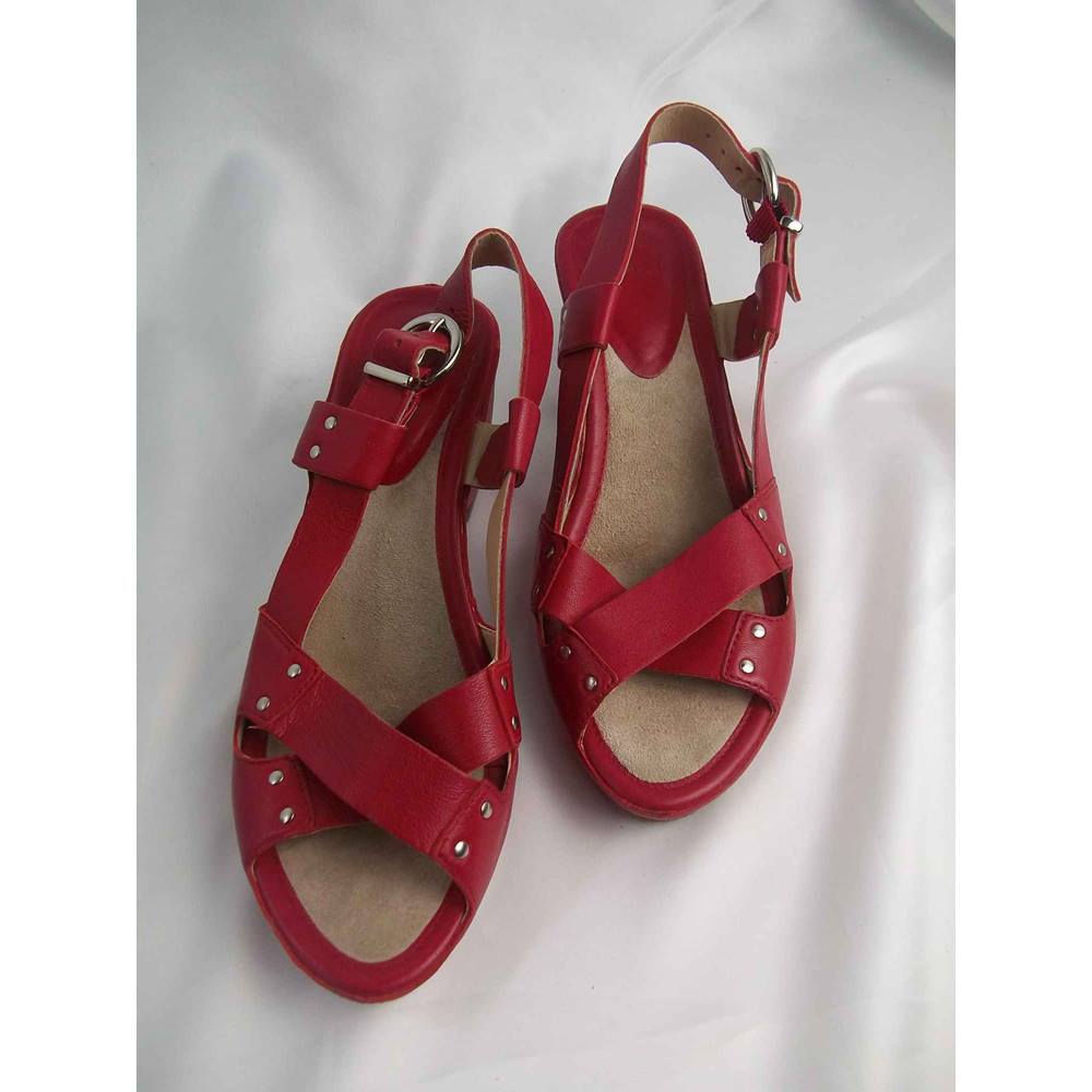 Clarks Size 4.5 Red Leather Wedge Sandals. | Oxfam GB | Oxfam’s Online Shop
