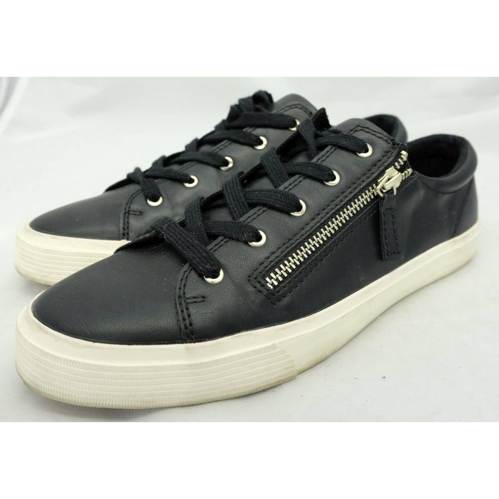 black trainers white sole ladies