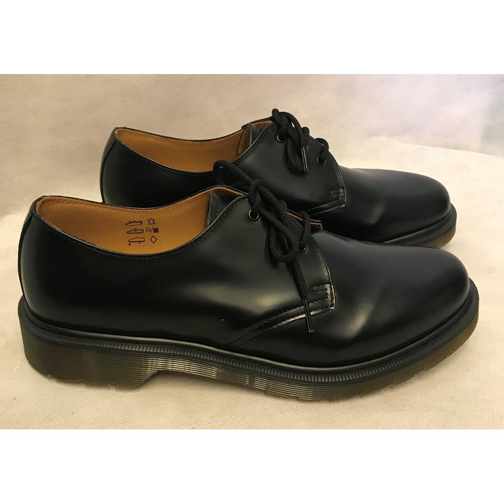 doc martens 1461 narrow fit smooth