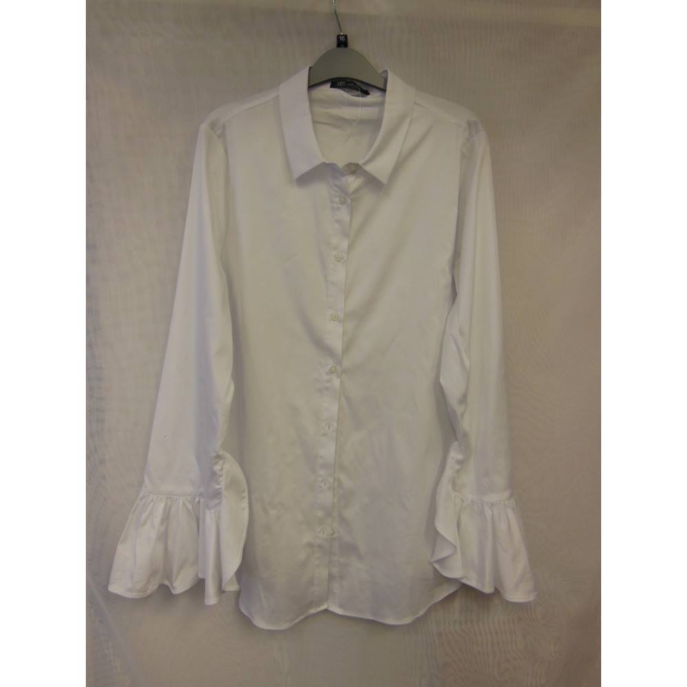 M&S Collection white Blouse with frilled cuff, size 16 M&S Marks ...