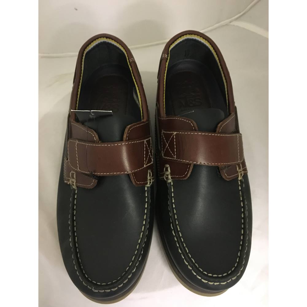 M&S Leather deck shoes - Size: 7.5 - Blue | Oxfam GB | Oxfam’s Online Shop