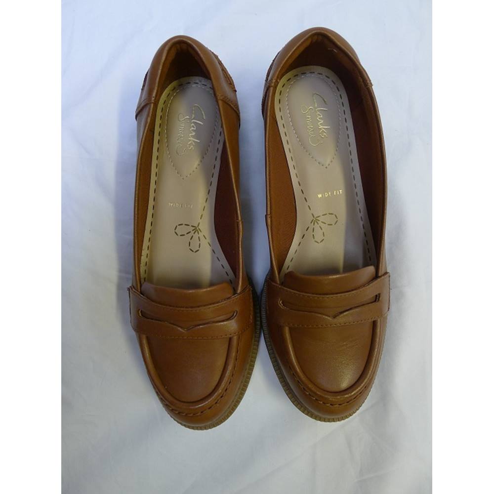 Brand New in Box Clarks Tan Leather Shoes- Size: 4 | Oxfam GB | Oxfam’s ...