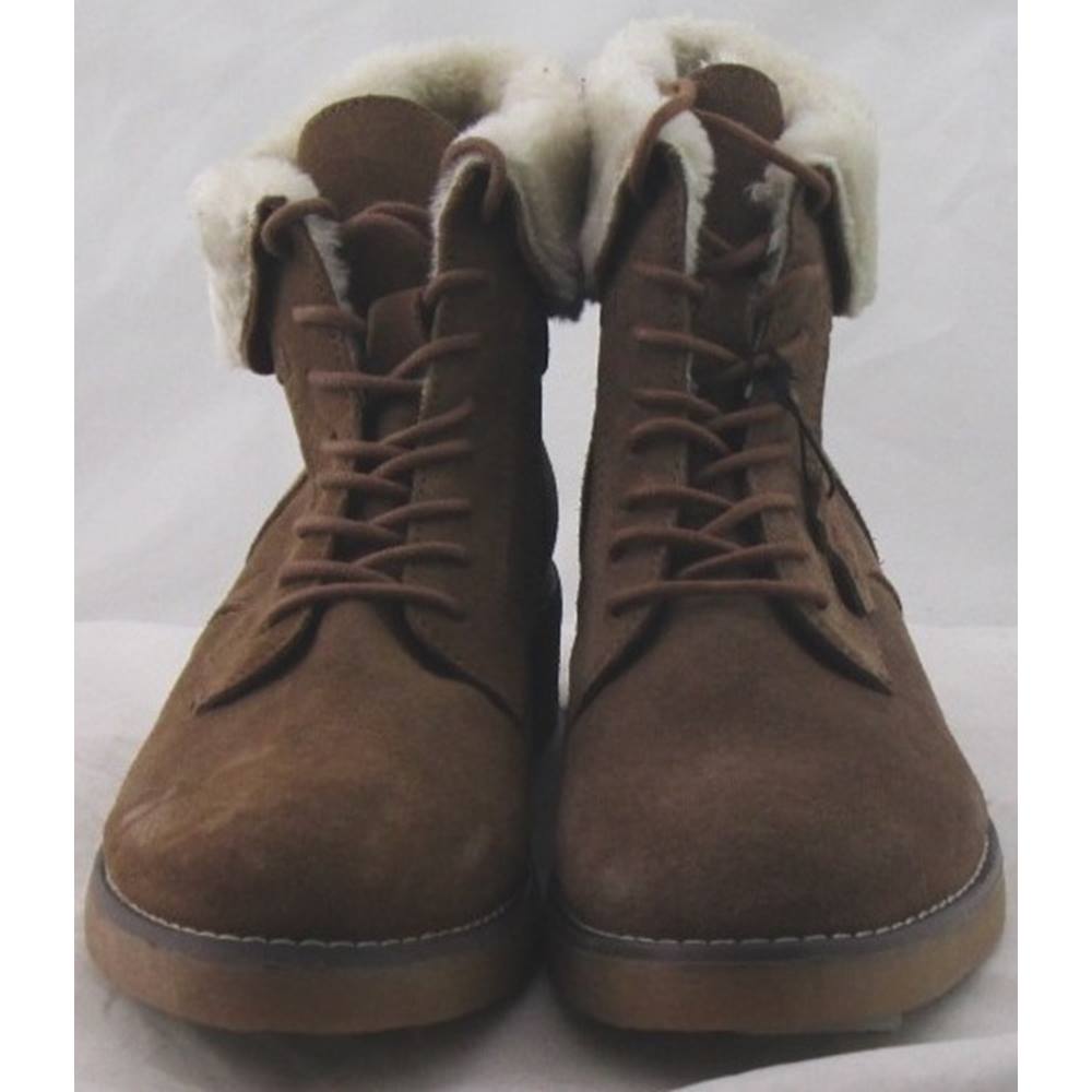 NWOT M&S Footglove, size 7 sand suede ankle boots with faux fur trim ...
