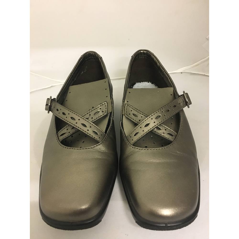 Brand new Hotter Melody Shoes Hotter - Size: 6.5 - Metallics | Oxfam GB ...