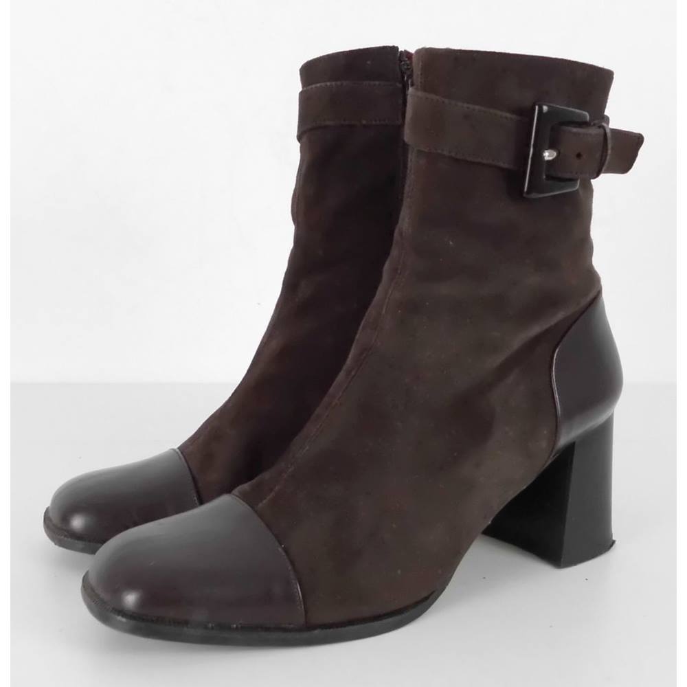 Roberto Vianni Size 5 Brown Suede Heeled Boots | Oxfam GB | Oxfam’s ...