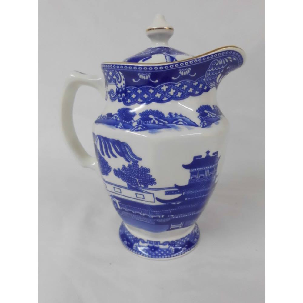 Very attractive "Willow pattern" jug by Wade Ceramics Oxfam GB