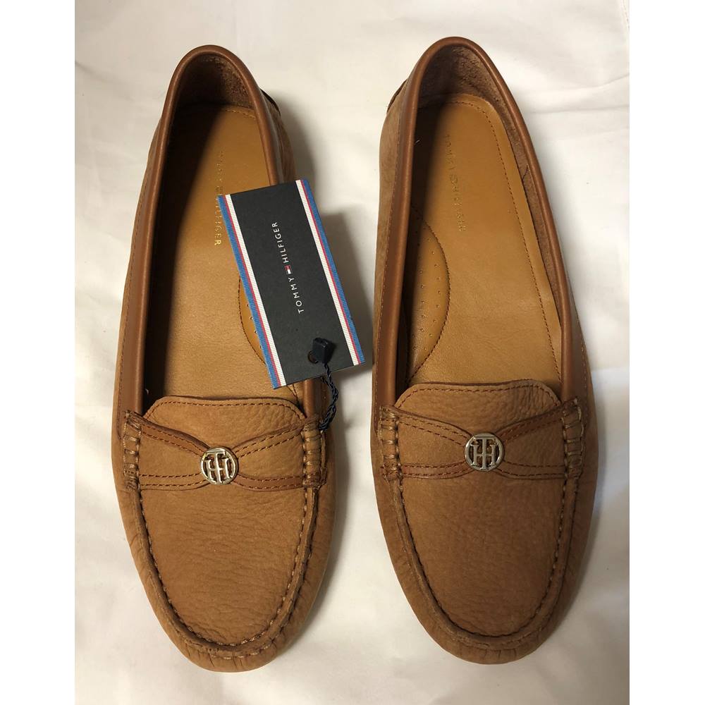 Tommy Hilfiger Brown Leather Loafers Tommy Hilfiger - Size: 6 - Brown ...