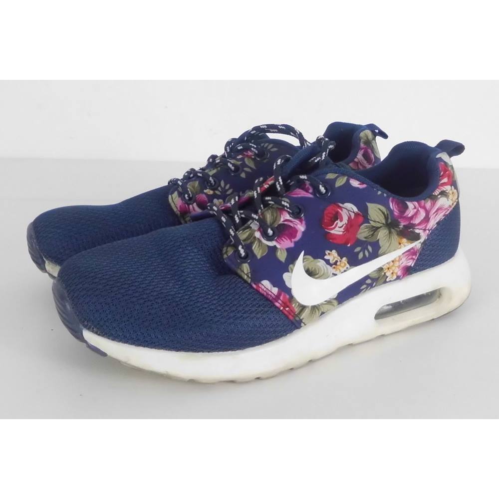 nike floral flex runner