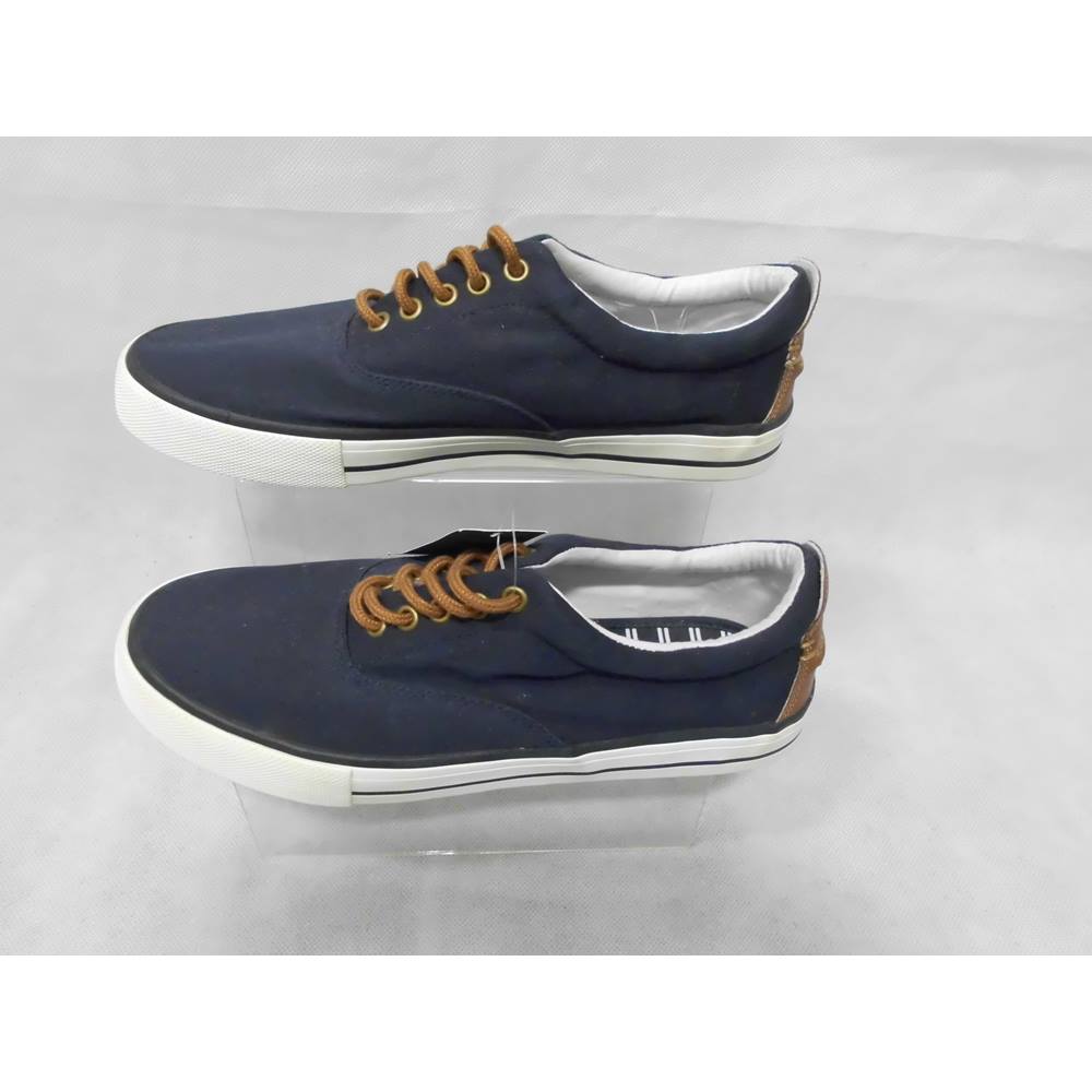 Mens canvas shoes M&S - Size: 8 - Blue | Oxfam GB | Oxfam’s Online Shop