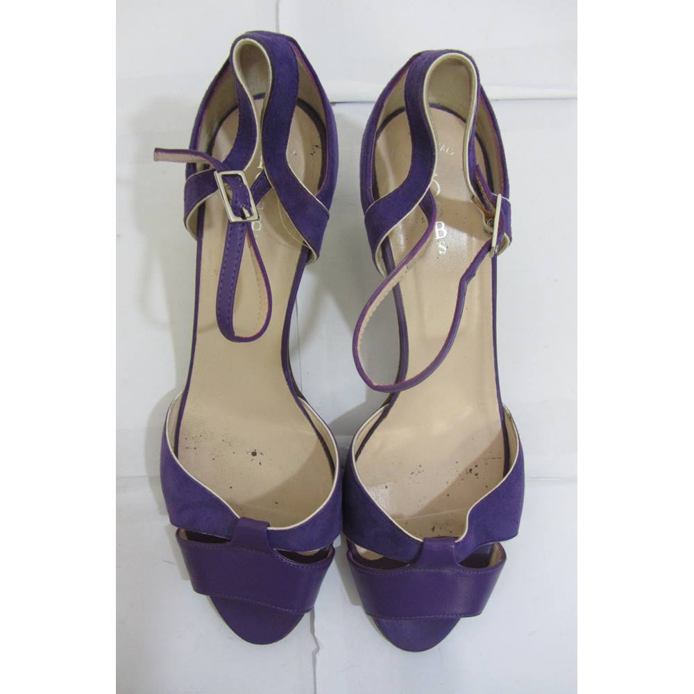 hobbs flat sandals
