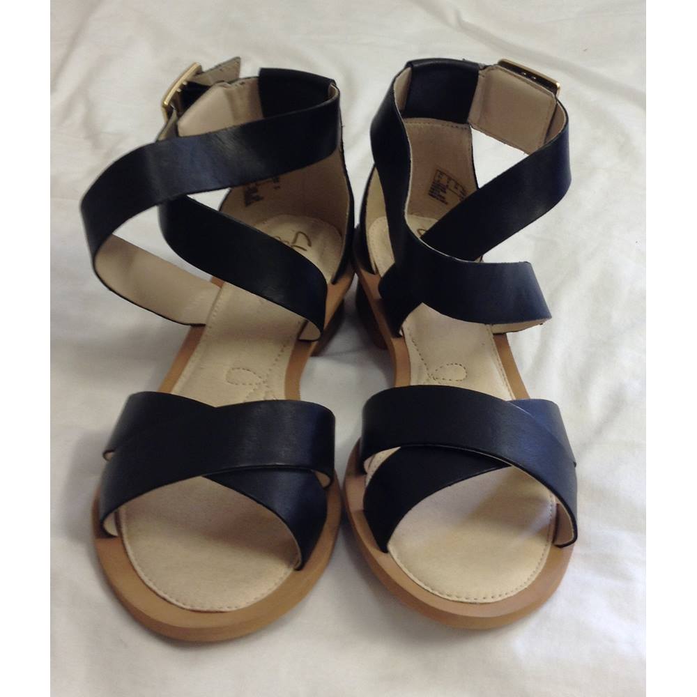 Clarks Sandcastle Ray- size 5.5 - Black sandals. | Oxfam GB | Oxfam’s ...