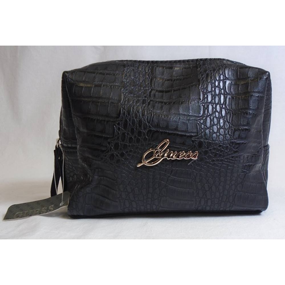 guess cosmetic bags